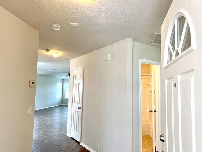 Building Photo - 15043 Sugar Pl Dr