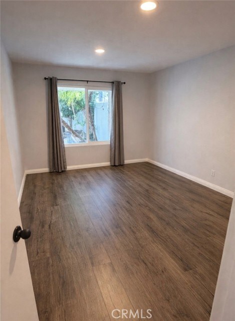 Foto del edificio - 4 Pineoak