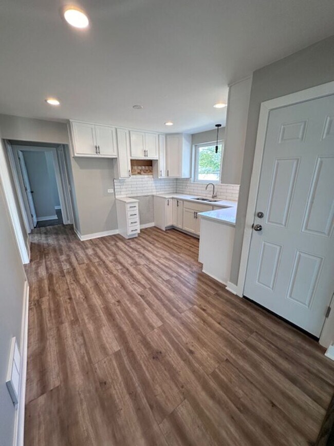 Foto del edificio - Garfield Ridge 3 bedroom apartment with a ...