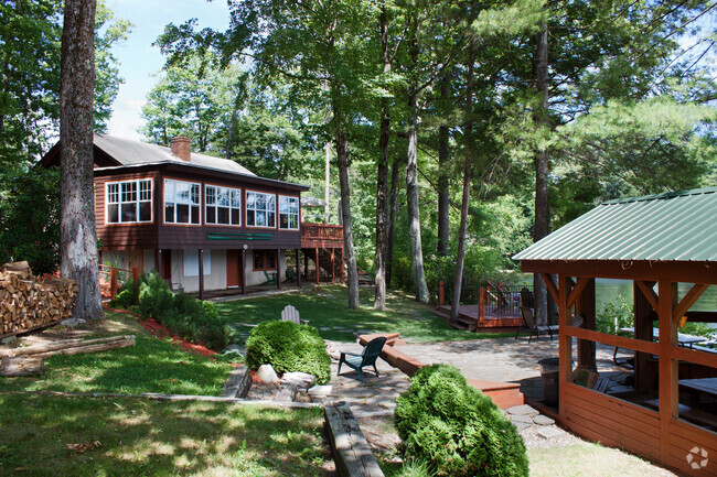 Building Photo - 387 Locks Pond Rd