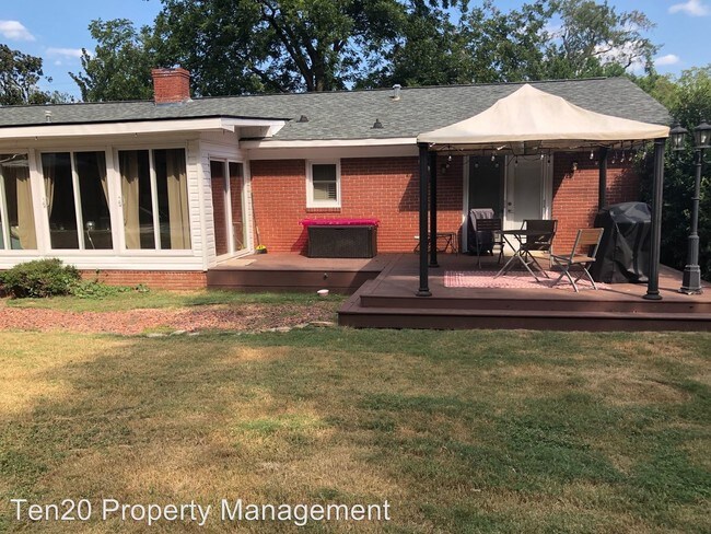 Building Photo - 3 br, 2 bath House - 1601 Iris Drive