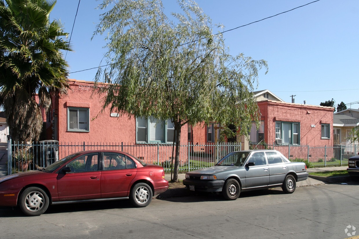 Primary Photo - 1102 Gardenia Ave