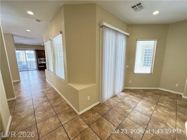 Foto del edificio - Luxury Queensridge Home with Private Loft, Balcony & Two-Way Fireplace