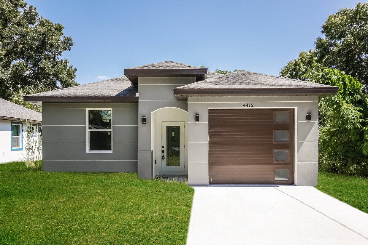 Foto principal - 4412 Bessie Ave