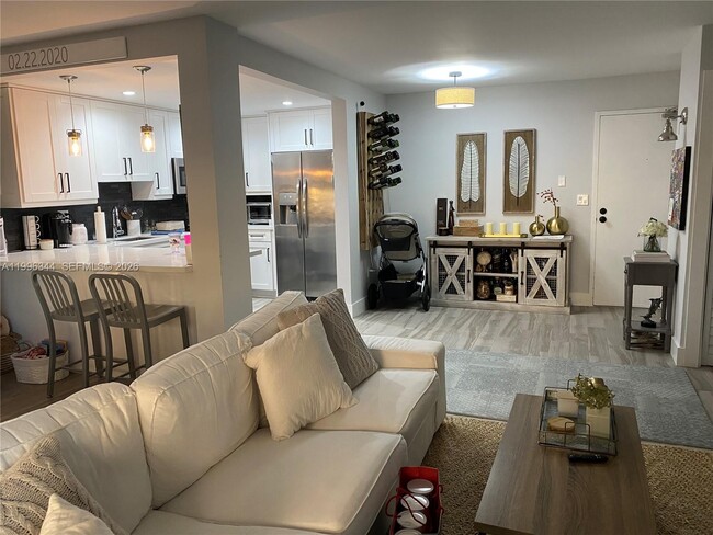 Building Photo - 2201 Brickell Ave