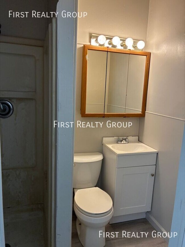 Foto del edificio - 123 E 6th St