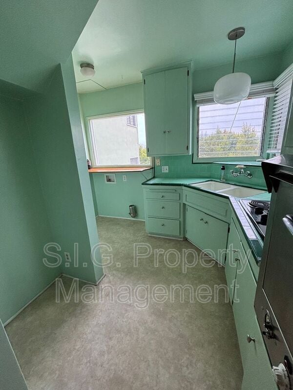 Building Photo - 811 Reeves Pl