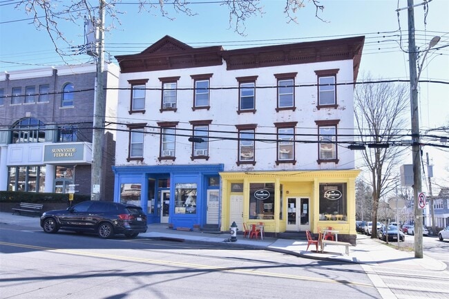 Building Photo - 48 Main St