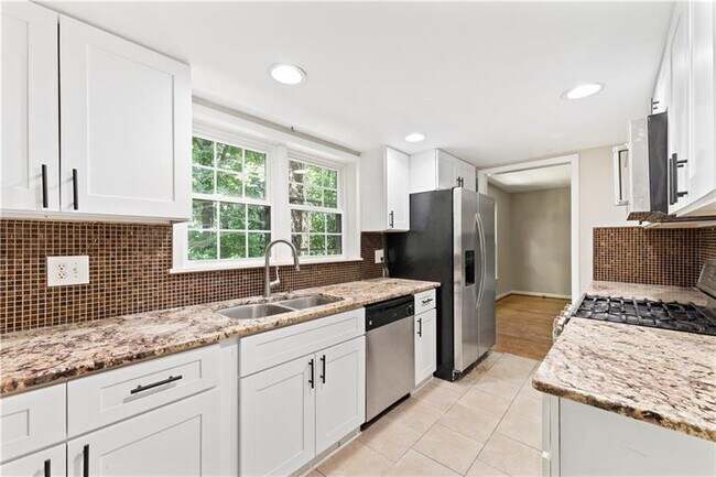 Building Photo - 5584 Benton Woods Dr NE