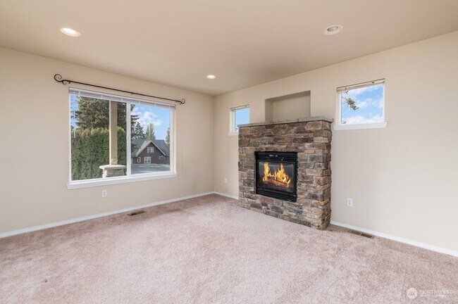 Building Photo - Beautiful Home In Puget Neighborhood