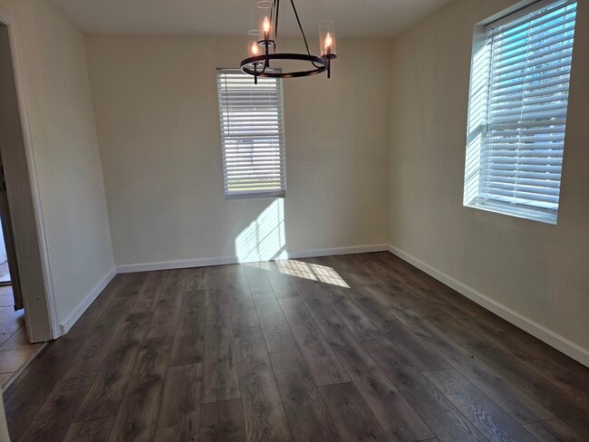 Foto del edificio - 1355 Dewitt St