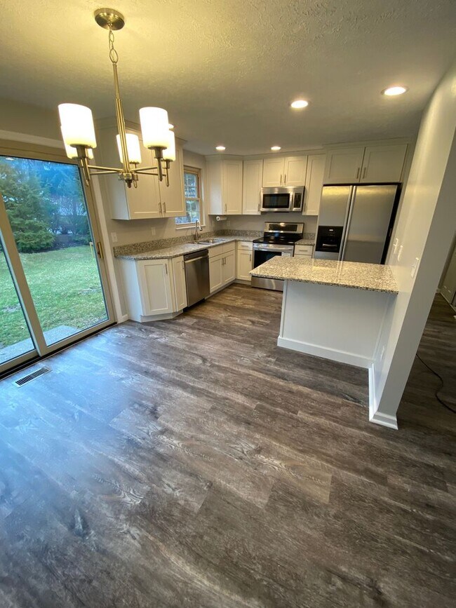 Foto del edificio - Modern 3-Bed, 2-Bath Home with New Kitchen & Upgrades