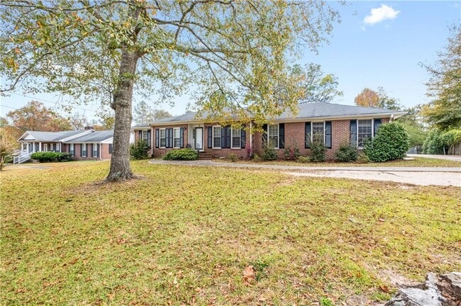 Building Photo - 4536 S Beechwood Dr
