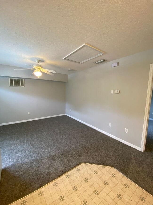 Building Photo - 613 Coconut Palm Way