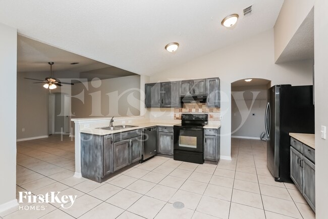 Building Photo - 662 Armadillo Dr
