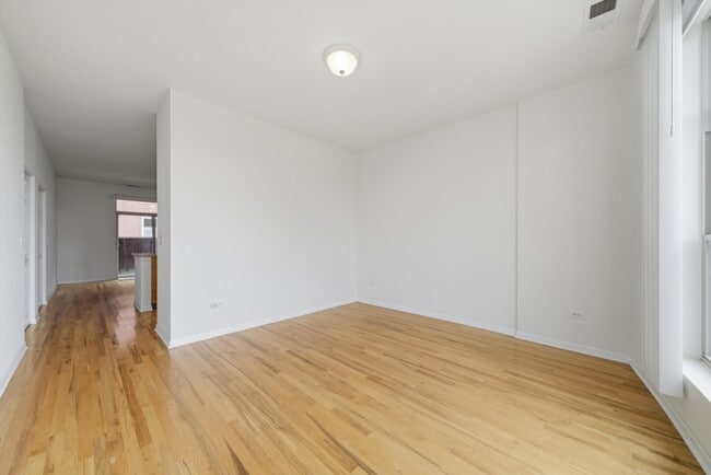 Building Photo - 318 E 25th St