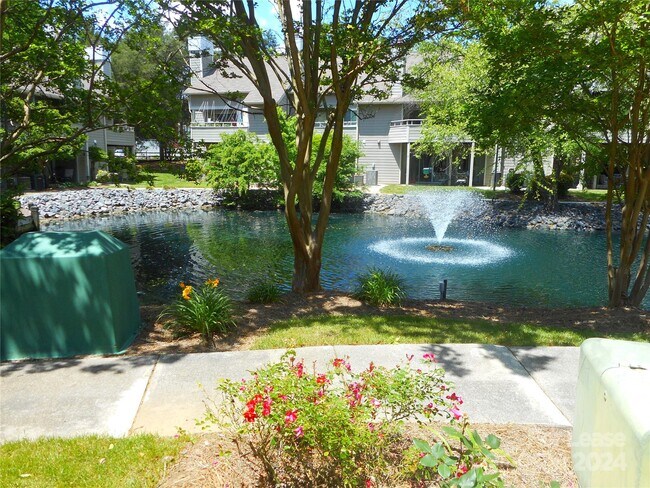 Foto del edificio - 2521 Stockbridge Dr