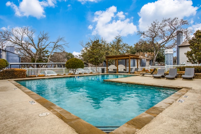 Building Photo - The View at Lake Highlands