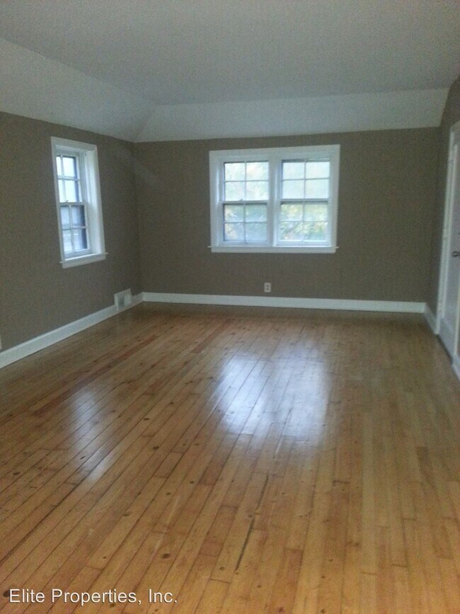 Foto del edificio - 7135-7137 W Bluemound Rd