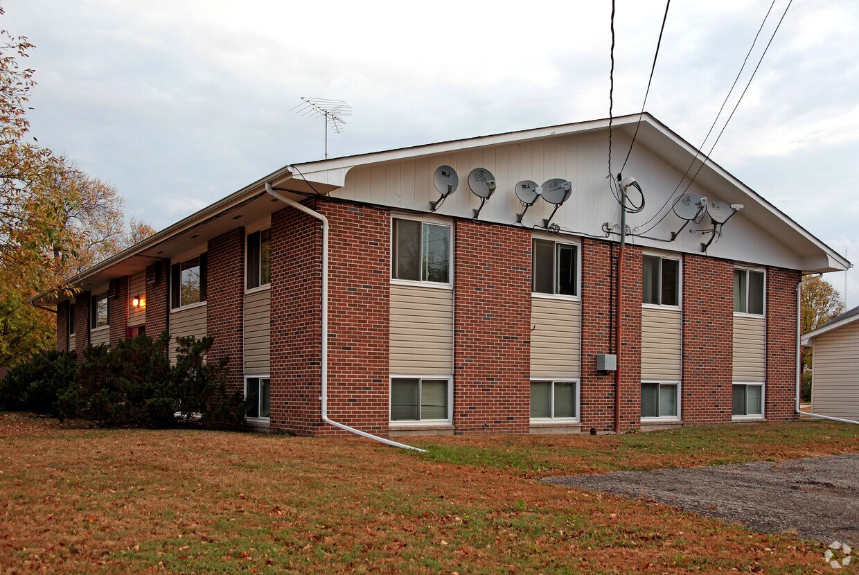 908 Russell Ave, Glencoe, MN 55336 Apartments in Glencoe, MN