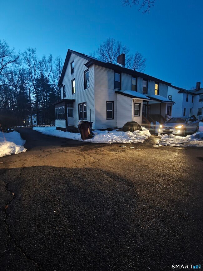 Foto del edificio - 387 Plainville Ave