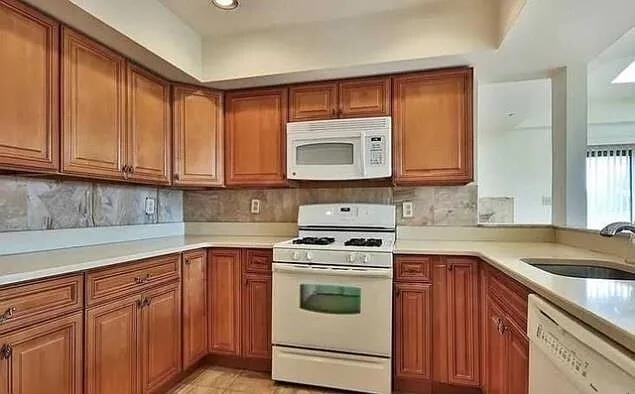 Foto del edificio - 833 Topsail Ln