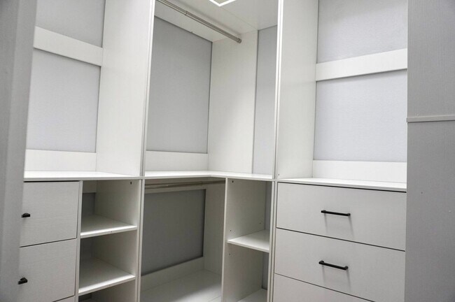 Foto del edificio - 14341 Fredricksburg Dr