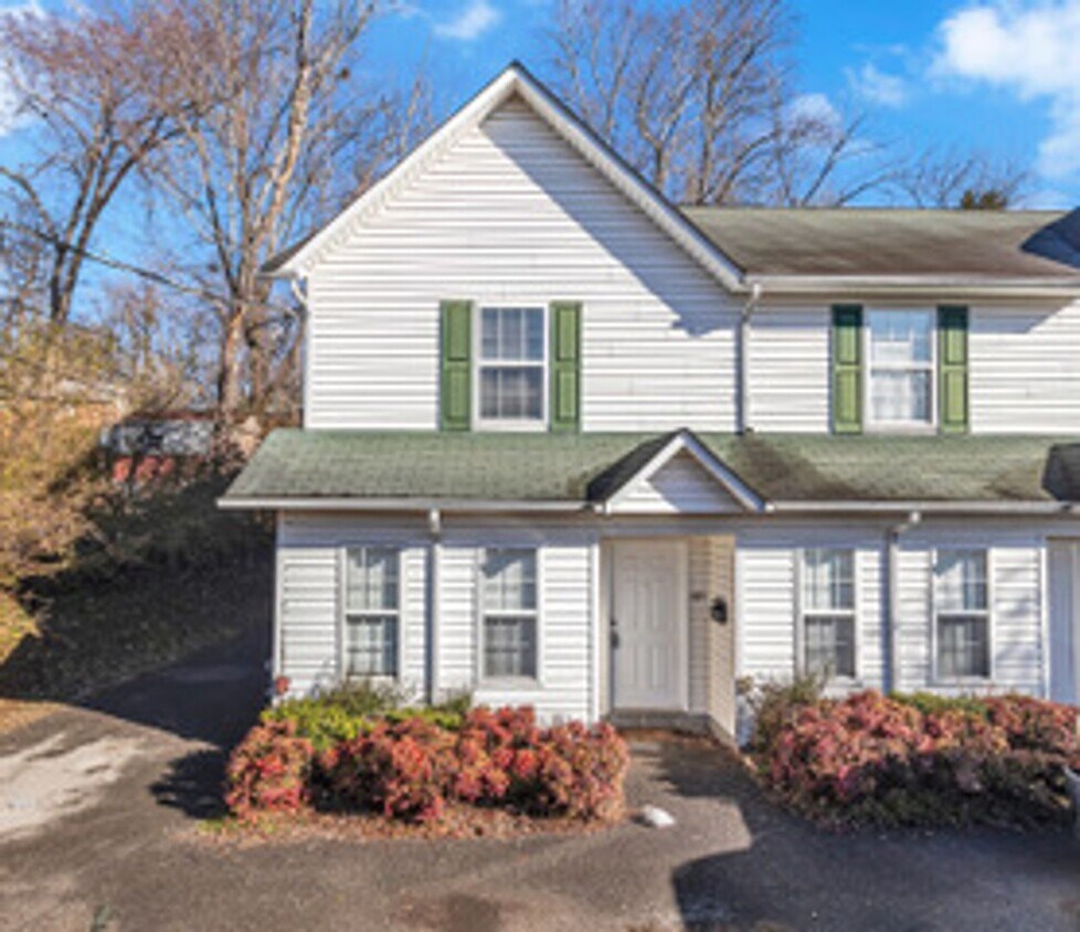 Foto principal - Oak Ridge 37830 - 2 bedroom, 2 bath townho...