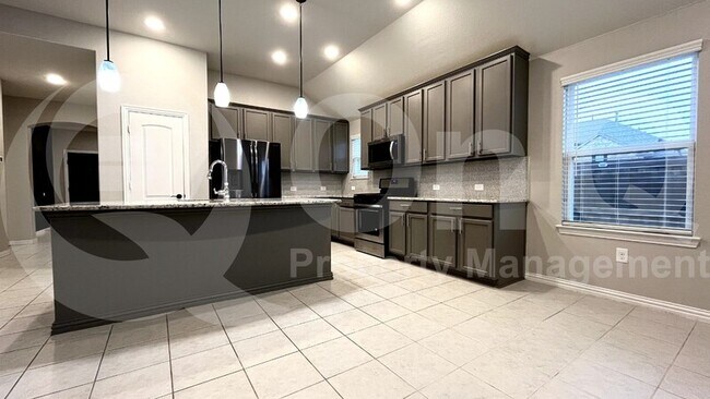 Foto del edificio - 2516 Linwood Dr