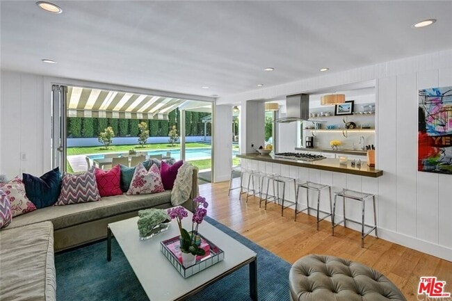 Building Photo - 1438 Santiago Dr