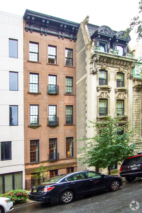 Building Photo - 20 E 81st St