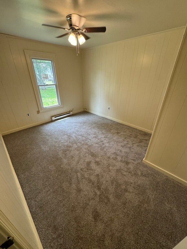 Foto del edificio - 2121 Hazelwood Ave
