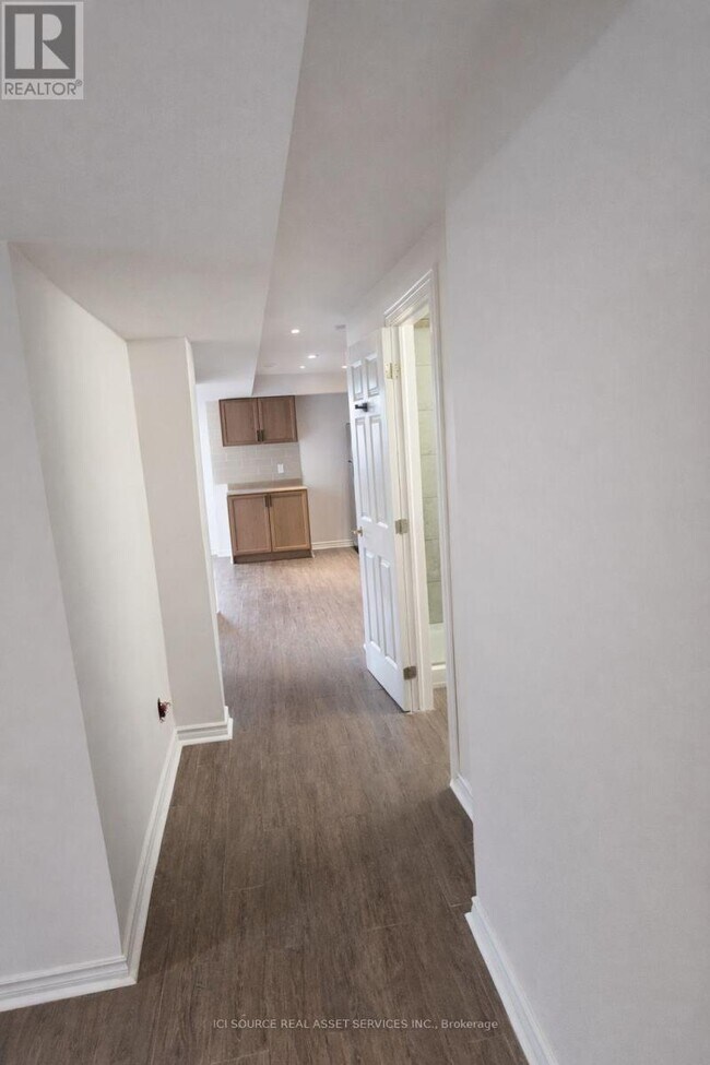 Photo du bâtiment - 109 Romance Dr