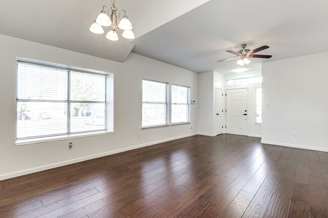 Building Photo - 6841 Bellehaven Dr
