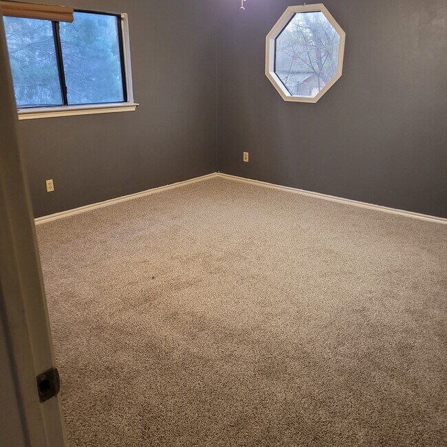 Building Photo - 15931 Colton Well