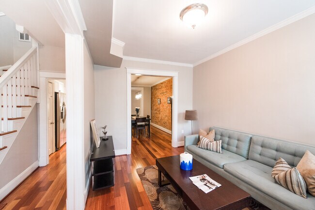 Sala de estar - 540 Irving St., NW