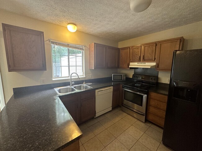 Building Photo - 9456 Lexington Cir