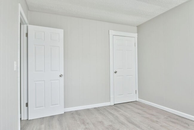 Building Photo - RENTALS AVAILABLE IN NILES