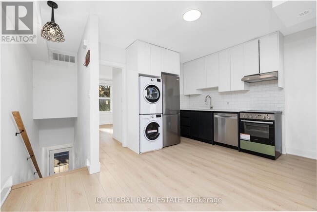 Building Photo - 633 Ossington Ave