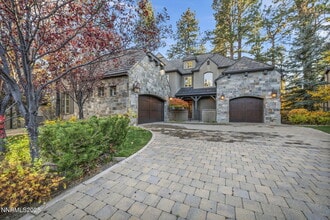 Building Photo - 6554 Champetre Ct