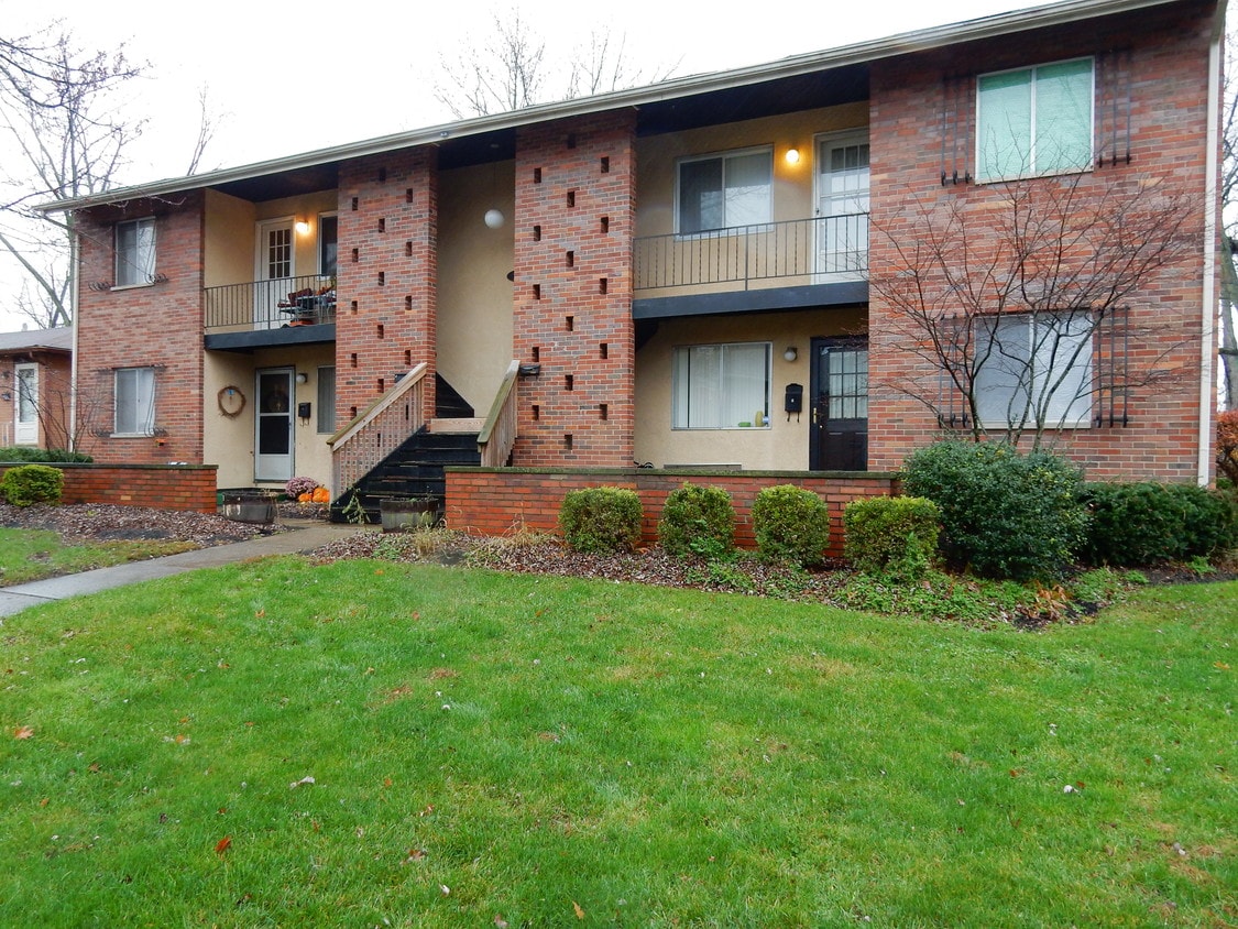 Primary Photo - 175 E Clearview Ave