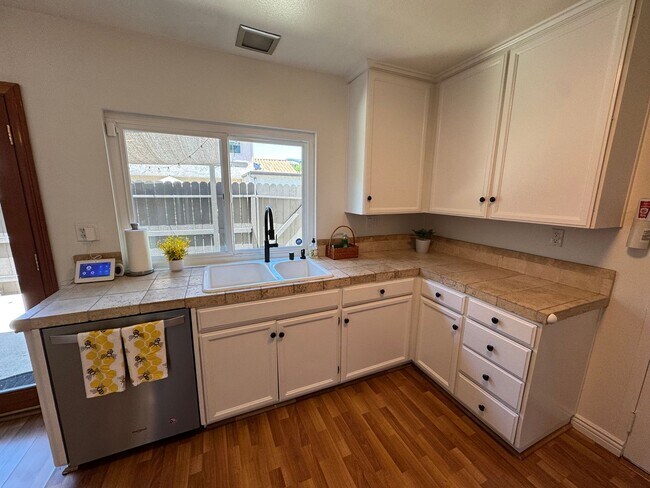 Foto del edificio - Light-Filled 3-Bedroom Home in Desirable Agoura Hills Community