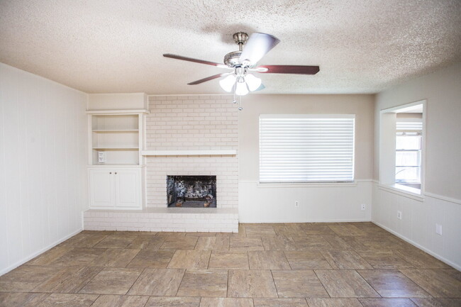 Foto del edificio - Beautiful 3/2 with a Bonus Room!