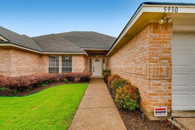 Foto del edificio - 5930 River Bend Dr