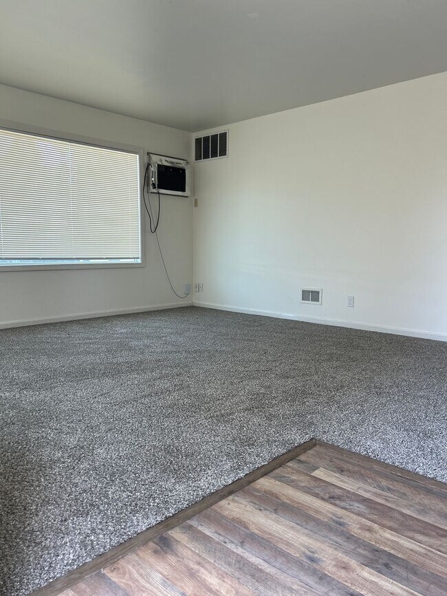 Foto del edificio - 3 Bedroom Apartment in Cheney