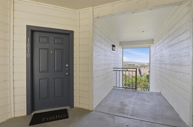Building Photo - 6000 Shepherd Mountain Cove