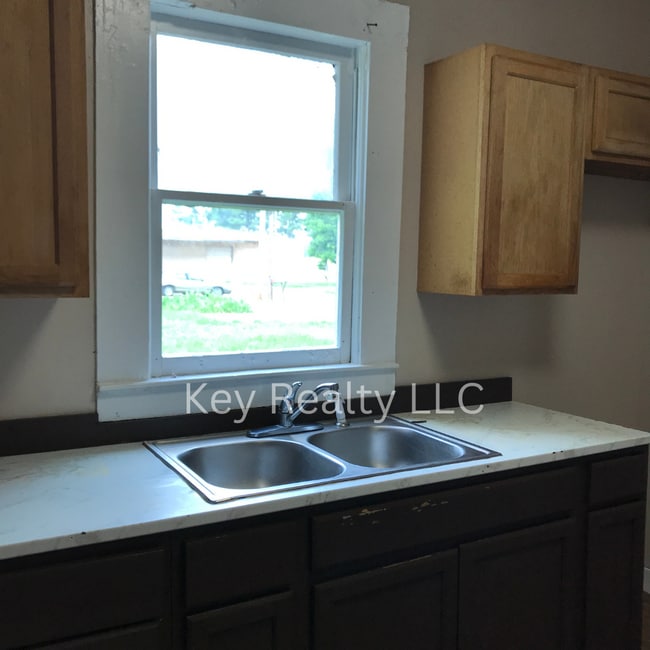 Building Photo - 1417 Yoist St. - Alexandria  MOVE IN SPECIAL