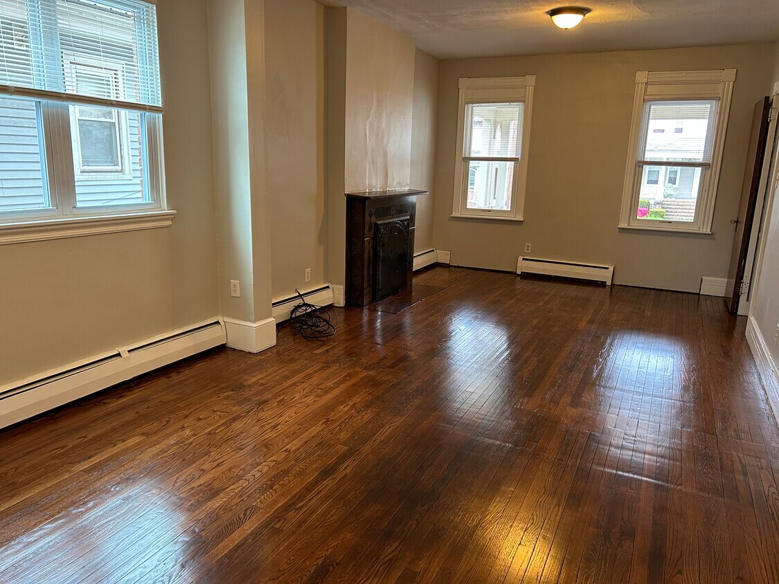 Living Room - 211 N Main St