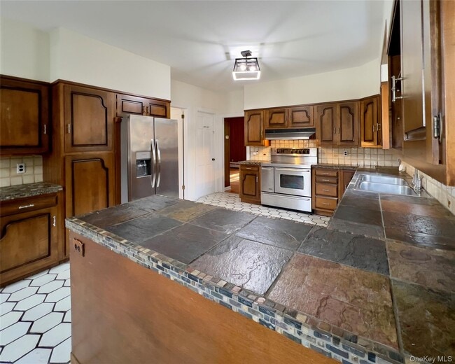 Foto del edificio - 85 Washington Rd