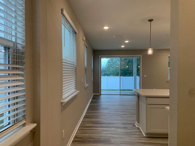 Building Photo - Beautiful NEW Townhome